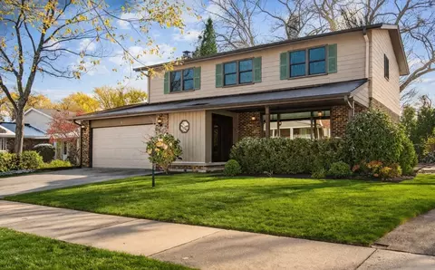 9 E Lillian Ave, Arlington Heights, IL 60004