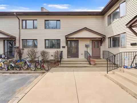 4735 Yender Ave #6, Lisle, IL 60532