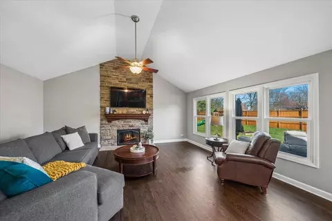Living - 1239 Thackery Ct, Naperville, IL 60564 photo 2 of 2