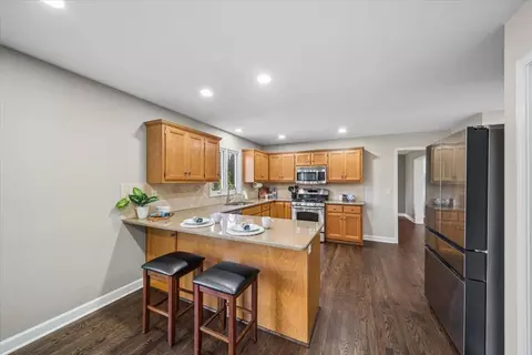 Kitchen - 1239 Thackery Ct, Naperville, IL 60564 photo 2 of 2