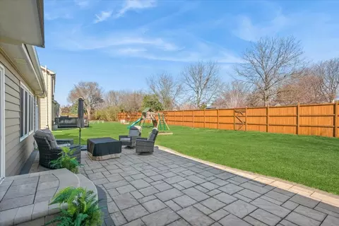 Exterior - 1239 Thackery Ct, Naperville, IL 60564 photo 2 of 9