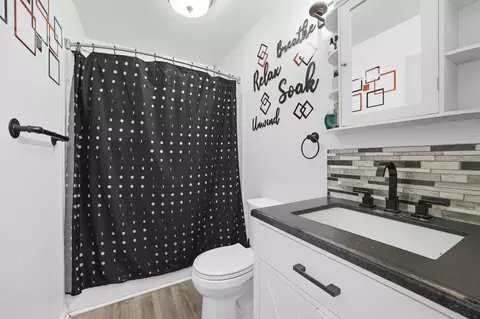 Bath - 2810 175th St, Hazel Crest, IL 60429 photo 3 of 3