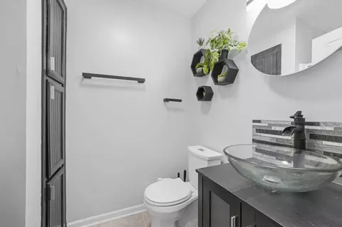 Bath - 2810 175th St, Hazel Crest, IL 60429 photo 1 of 3