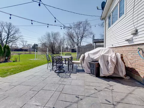 Exterior - 51 W Rozanne Dr, Addison, IL 60101 photo 5 of 7