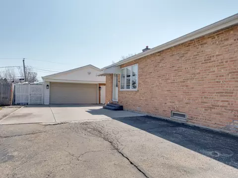 Exterior - 51 W Rozanne Dr, Addison, IL 60101 photo 3 of 7