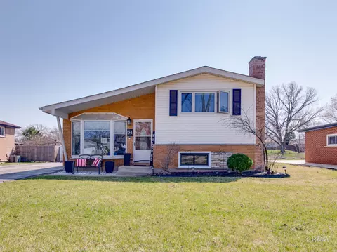 51 W Rozanne Dr, Addison, IL 60101