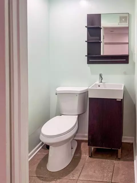 Bath - 51 W Rozanne Dr, Addison, IL 60101 photo 2 of 2