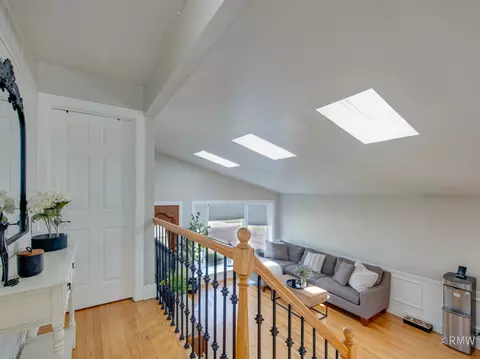 Entry Way - 51 W Rozanne Dr, Addison, IL 60101 photo 3 of 3