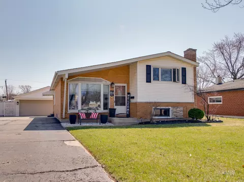 Exterior - 51 W Rozanne Dr, Addison, IL 60101 photo 2 of 7