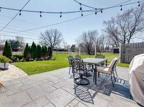 Exterior - 51 W Rozanne Dr, Addison, IL 60101 photo 6 of 7