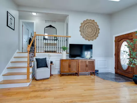 Entry Way - 51 W Rozanne Dr, Addison, IL 60101 photo 1 of 3