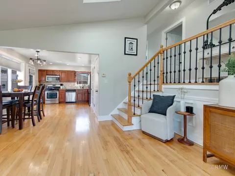 Entry Way - 51 W Rozanne Dr, Addison, IL 60101 photo 2 of 3