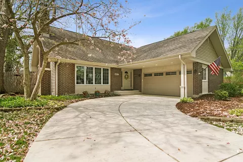 4277 Wilson Ave, Rolling Meadows, IL 60008