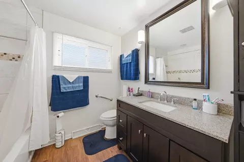 Bath - 17218 Hillside Ave, Hazel Crest, IL 60429 photo 3 of 4