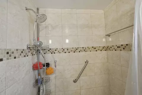 Bath - 17218 Hillside Ave, Hazel Crest, IL 60429 photo 4 of 4