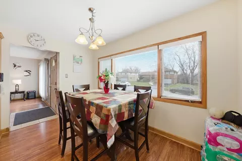 Dining - 17218 Hillside Ave, Hazel Crest, IL 60429 photo 2 of 2