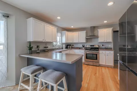 Kitchen - 276 Ream Dr, Elburn, IL 60119 photo 2 of 9