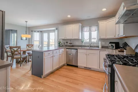Kitchen - 276 Ream Dr, Elburn, IL 60119 photo 5 of 9
