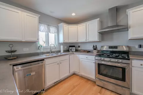 Kitchen - 276 Ream Dr, Elburn, IL 60119 photo 4 of 9