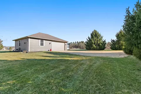 Exterior - 22011 Pringle Dr, Marengo, IL 60152 photo 10 of 20