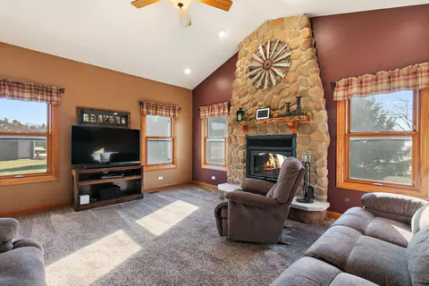 Living - 22011 Pringle Dr, Marengo, IL 60152 photo 2 of 3