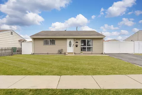 216 W Jeffery Ave, Wheeling, IL 60090