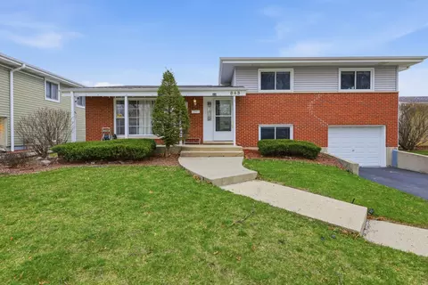 843 S School St, Lombard, IL 60148