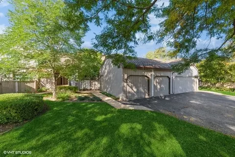 1290 Oak Hill Rd #D, Lake Barrington, IL 60010