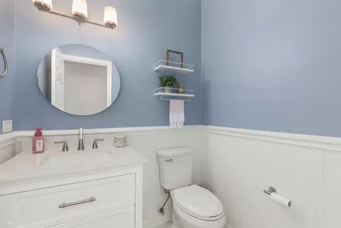 Bath - 770 Lambert Ln #96-6, Bartlett, IL 60103 photo 1 of 4