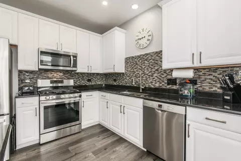 Kitchen - 770 Lambert Ln #96-6, Bartlett, IL 60103 photo 1 of 4