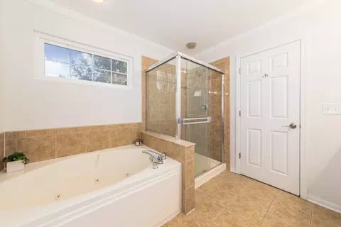 Bath - 770 Lambert Ln #96-6, Bartlett, IL 60103 photo 3 of 4