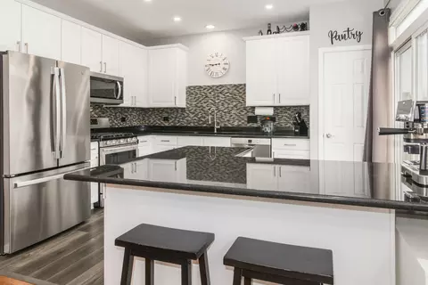 Kitchen - 770 Lambert Ln #96-6, Bartlett, IL 60103 photo 4 of 4