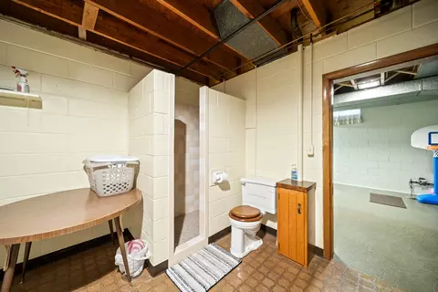 Bath - 3138 12th Ave, Moline, IL 61265 photo 3 of 3