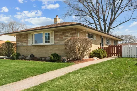 Exterior - 589 Jon Ln, Des Plaines, IL 60016 photo 1 of 3