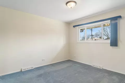 Bedroom - 589 Jon Ln, Des Plaines, IL 60016 photo 3 of 3