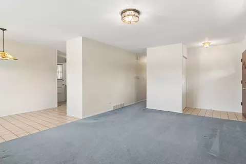 Living - 589 Jon Ln, Des Plaines, IL 60016 photo 2 of 2