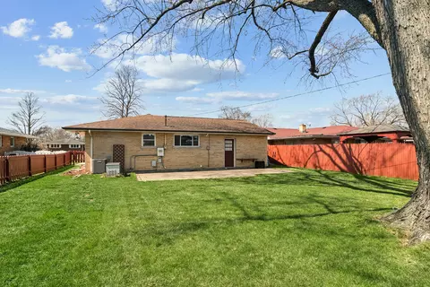 Exterior - 589 Jon Ln, Des Plaines, IL 60016 photo 3 of 3