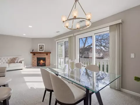 Dining - 549 Williamsburg Ct #B2, Wheeling, IL 60090 photo 2 of 2