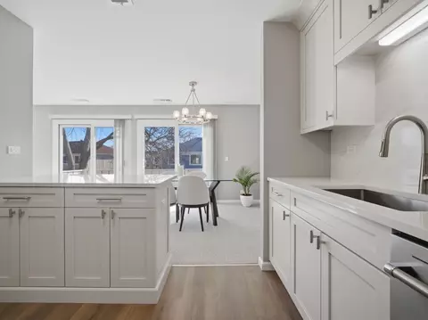 Kitchen - 549 Williamsburg Ct #B2, Wheeling, IL 60090 photo 9 of 10