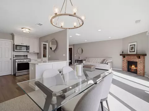 Dining - 549 Williamsburg Ct #B2, Wheeling, IL 60090 photo 1 of 2