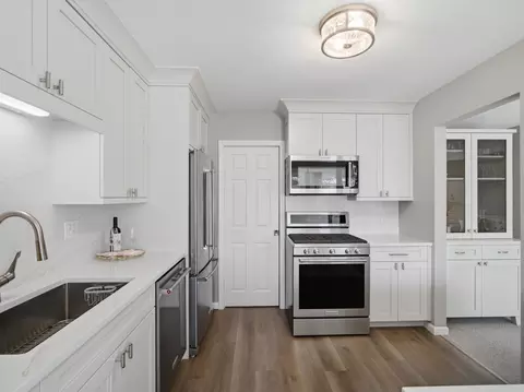 Kitchen - 549 Williamsburg Ct #B2, Wheeling, IL 60090 photo 4 of 10