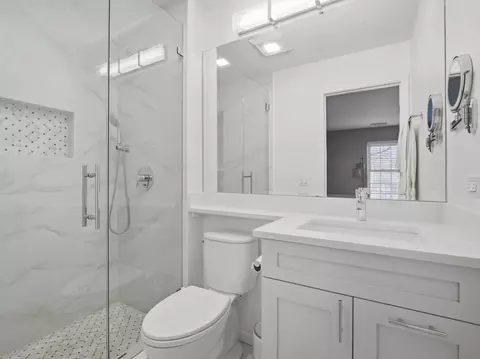 Bath - 549 Williamsburg Ct #B2, Wheeling, IL 60090 photo 1 of 2