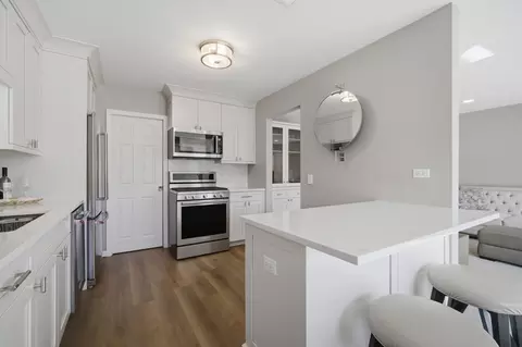 Kitchen - 549 Williamsburg Ct #B2, Wheeling, IL 60090 photo 7 of 10