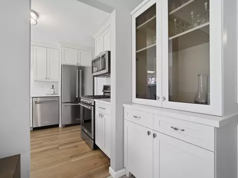 Kitchen - 549 Williamsburg Ct #B2, Wheeling, IL 60090 photo 8 of 10