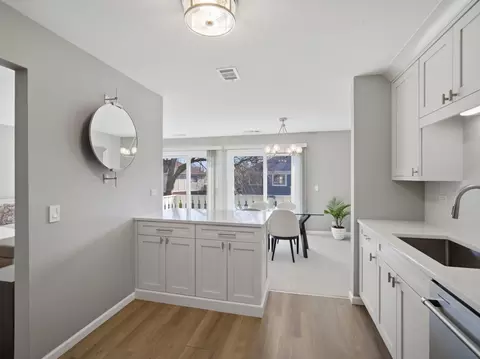 Kitchen - 549 Williamsburg Ct #B2, Wheeling, IL 60090 photo 10 of 10