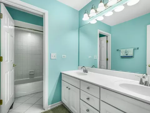 Bath - 3760 Bunker Hill Dr, Algonquin, IL 60102 photo 4 of 5