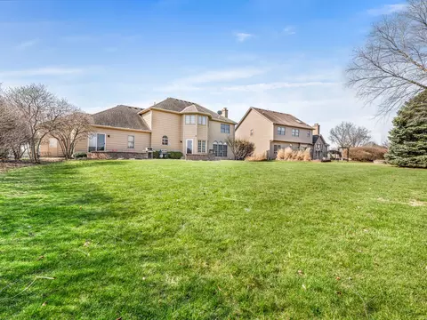 Exterior - 3760 Bunker Hill Dr, Algonquin, IL 60102 photo 4 of 8