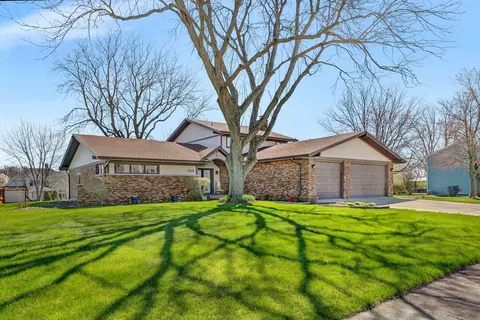 108 Deerpath Dr, Minooka, IL 60447