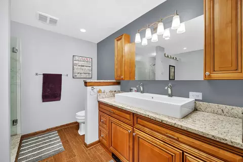 Bath - 108 Deerpath Dr, Minooka, IL 60447 photo 2 of 4