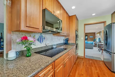 Kitchen - 108 Deerpath Dr, Minooka, IL 60447 photo 3 of 5